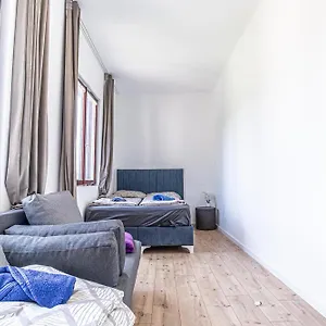 Hostel Comfy In Shared With Terrace And Garden, Wien
